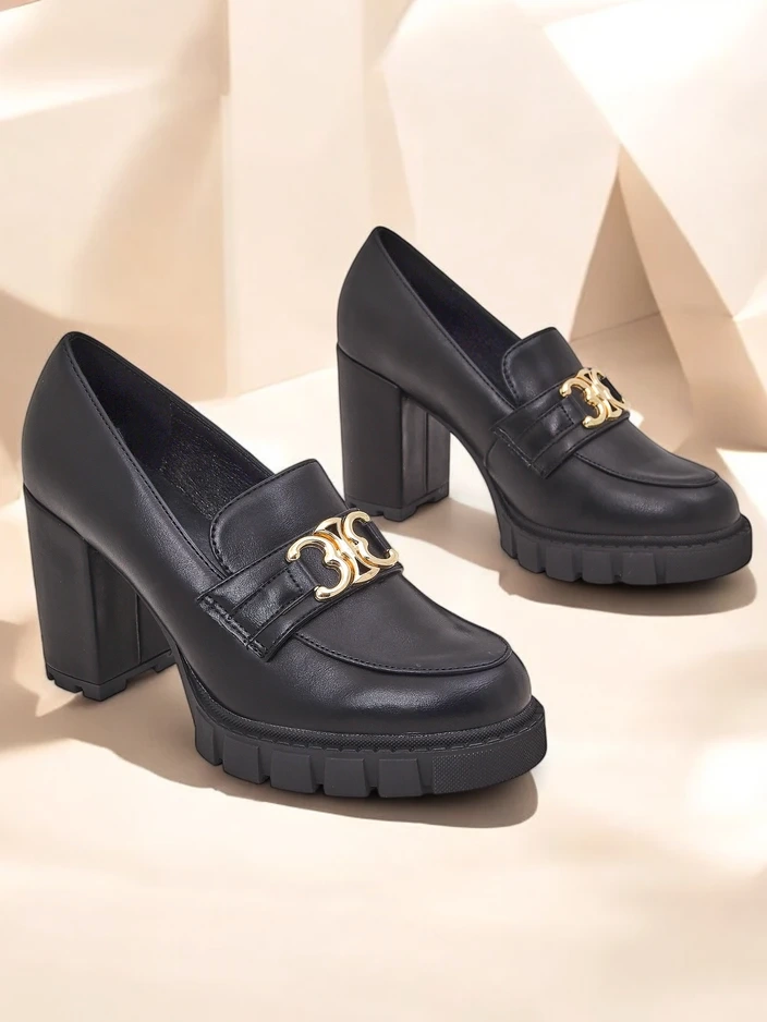 Babůske czůłenka Nero Aurora na słupku ze złotům klamrům, skůra eko