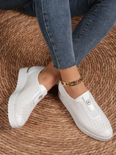 Royalfashion Sieviešu slip-on caurumiņotās kurpes Goffies