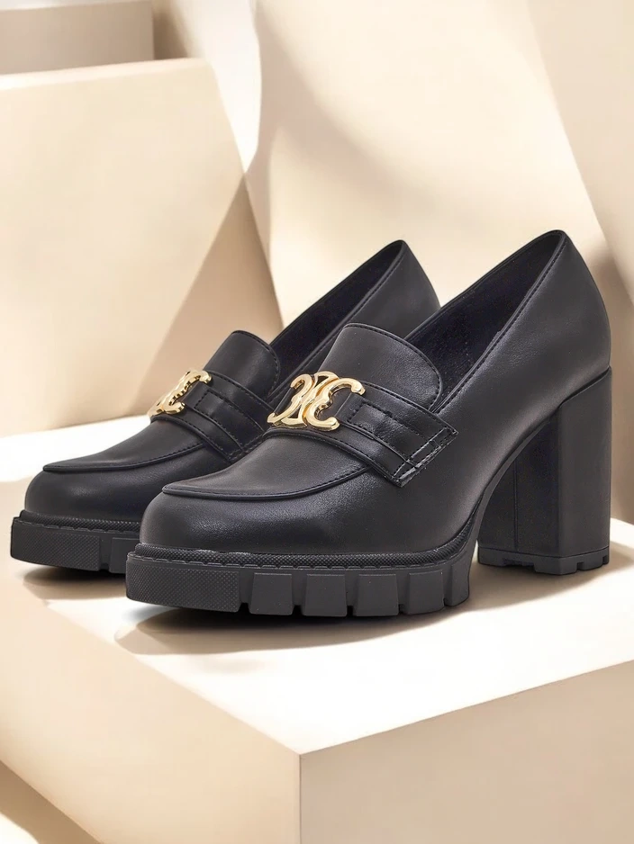 Babůske czůłenka Nero Aurora na słupku ze złotům klamrům, skůra eko