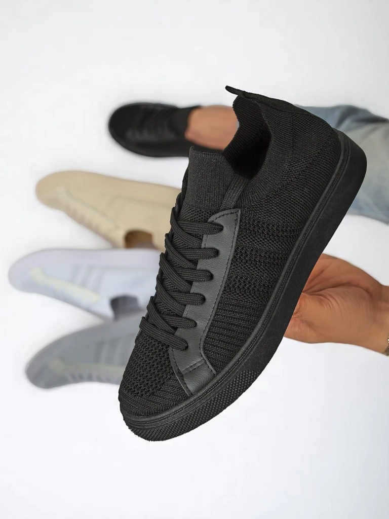 Gimnastaj ŝuoj por damoj Livia Nero - nigraj tenisŝuoj el ŝtofo kaj ekoledo sur plata plando